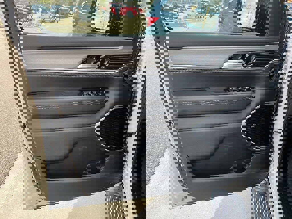 New 2026 Jeep Grand Wagoneer L Limited image 5