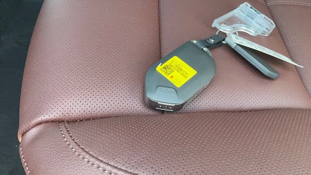 Used 2025 Kia Telluride SX w/ SX Captain's Chair Package AWD/4WD image 33