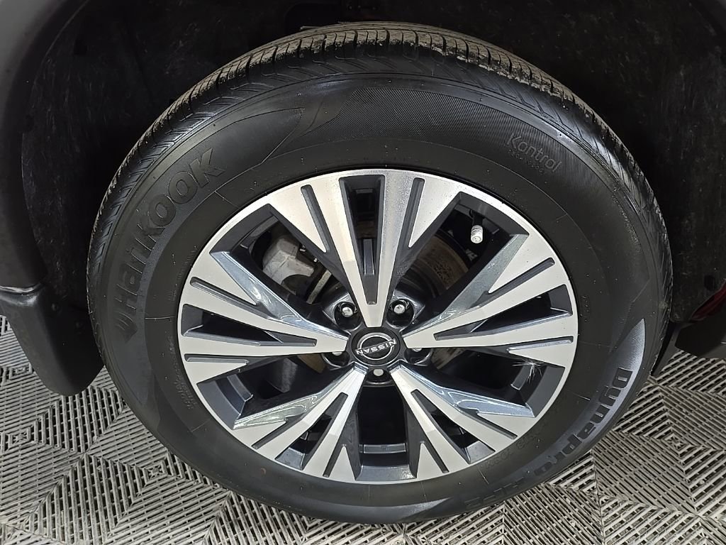 Used 2023 Nissan Rogue SV w/ SV Premium B Package image 13