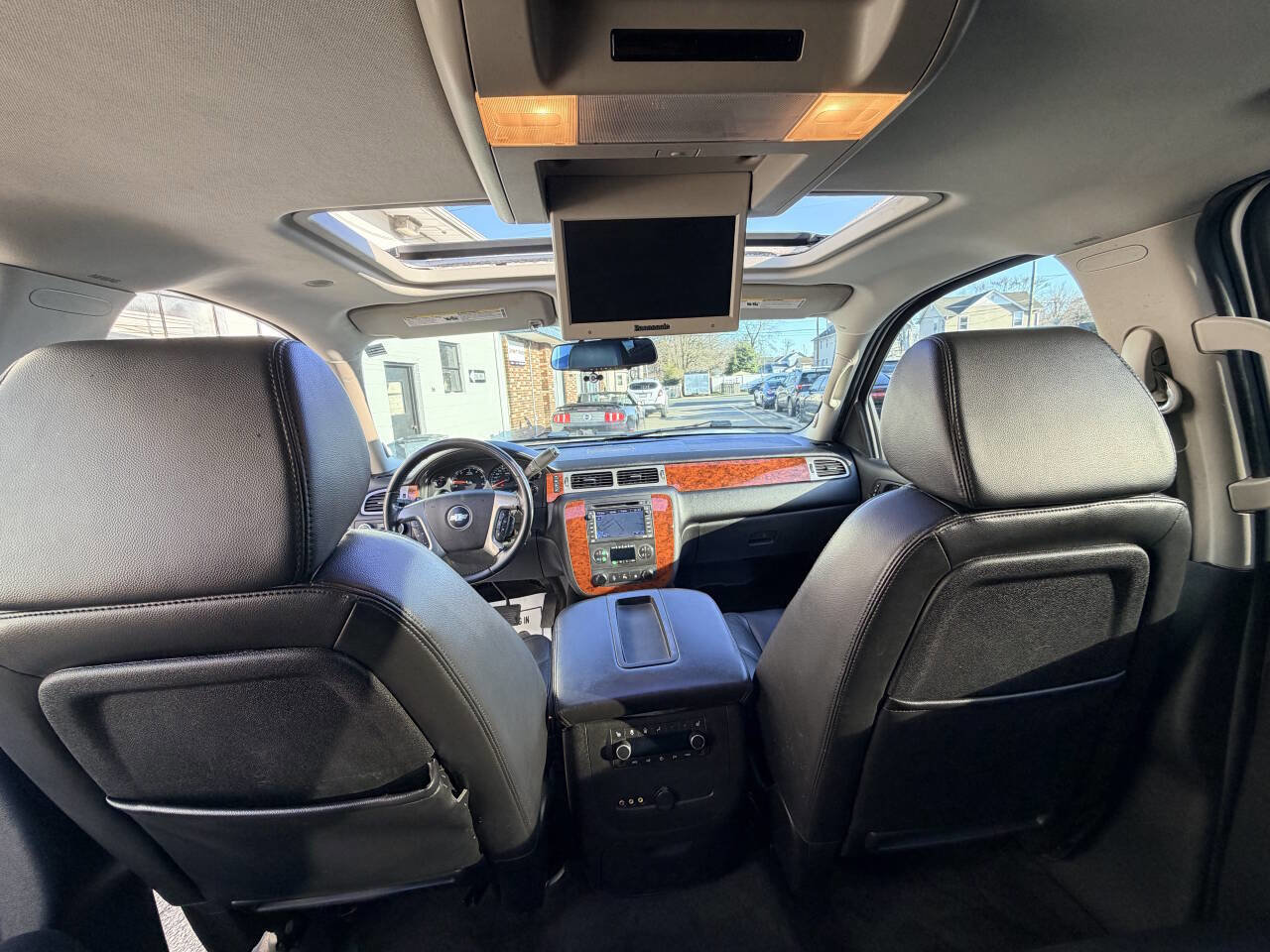 Used 2009 Chevrolet Suburban LTZ image 25