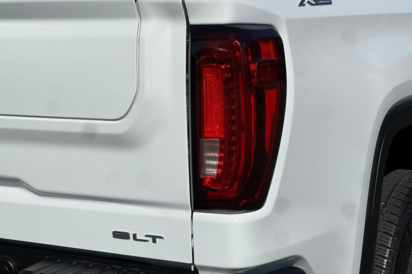 Used 2022 GMC Sierra 1500 SLT w/ SLT Convenience Package AWD/4WD image 39