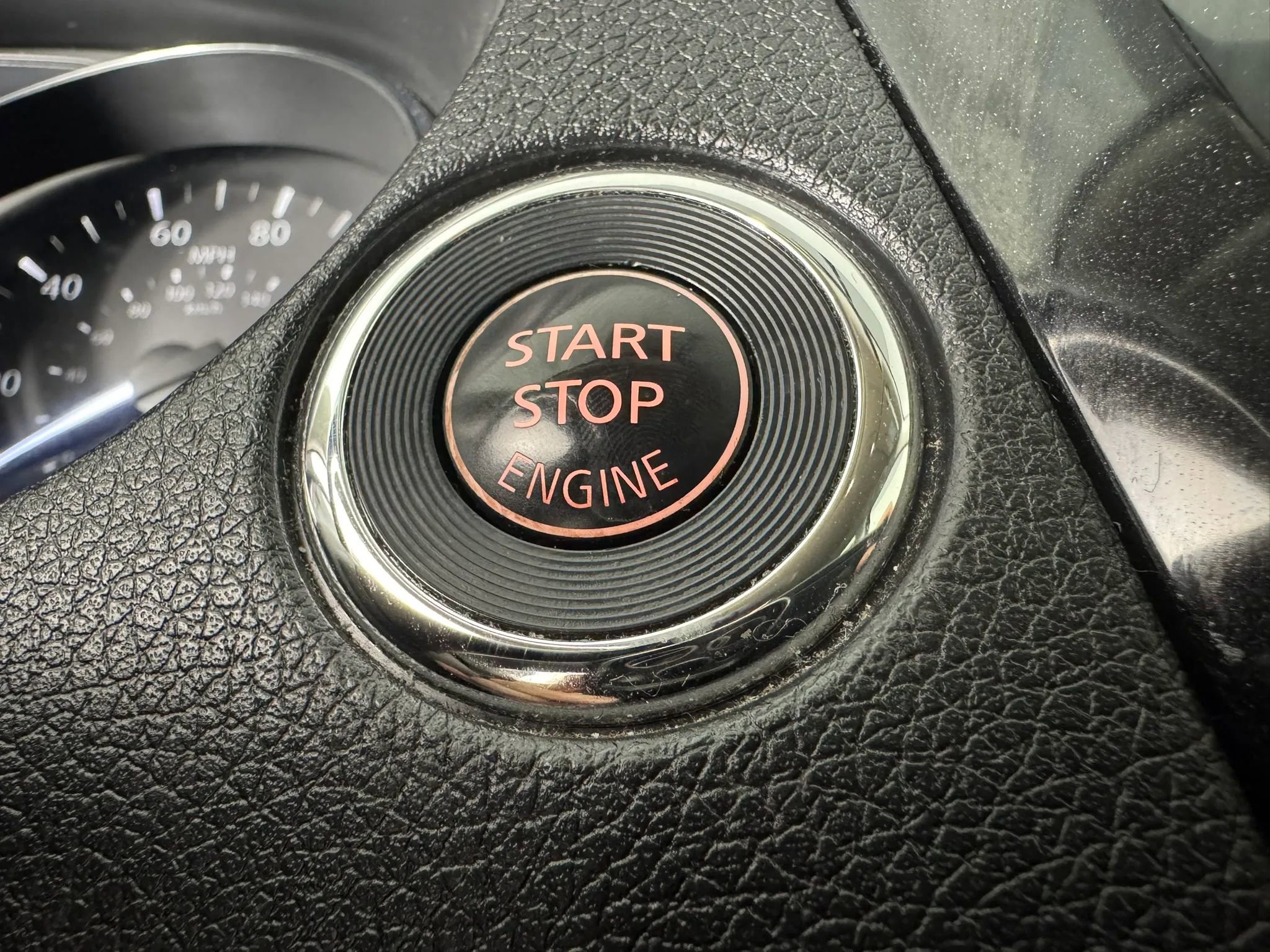 Used 2018 Nissan Rogue SV image 17