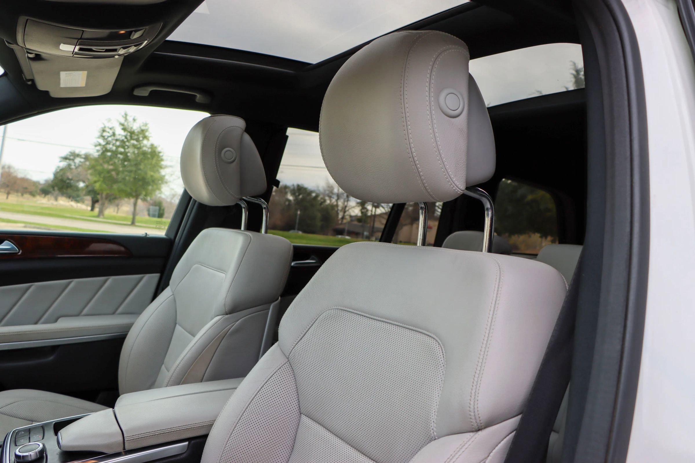Used 2015 Mercedes-Benz GL 550 4MATIC image 25