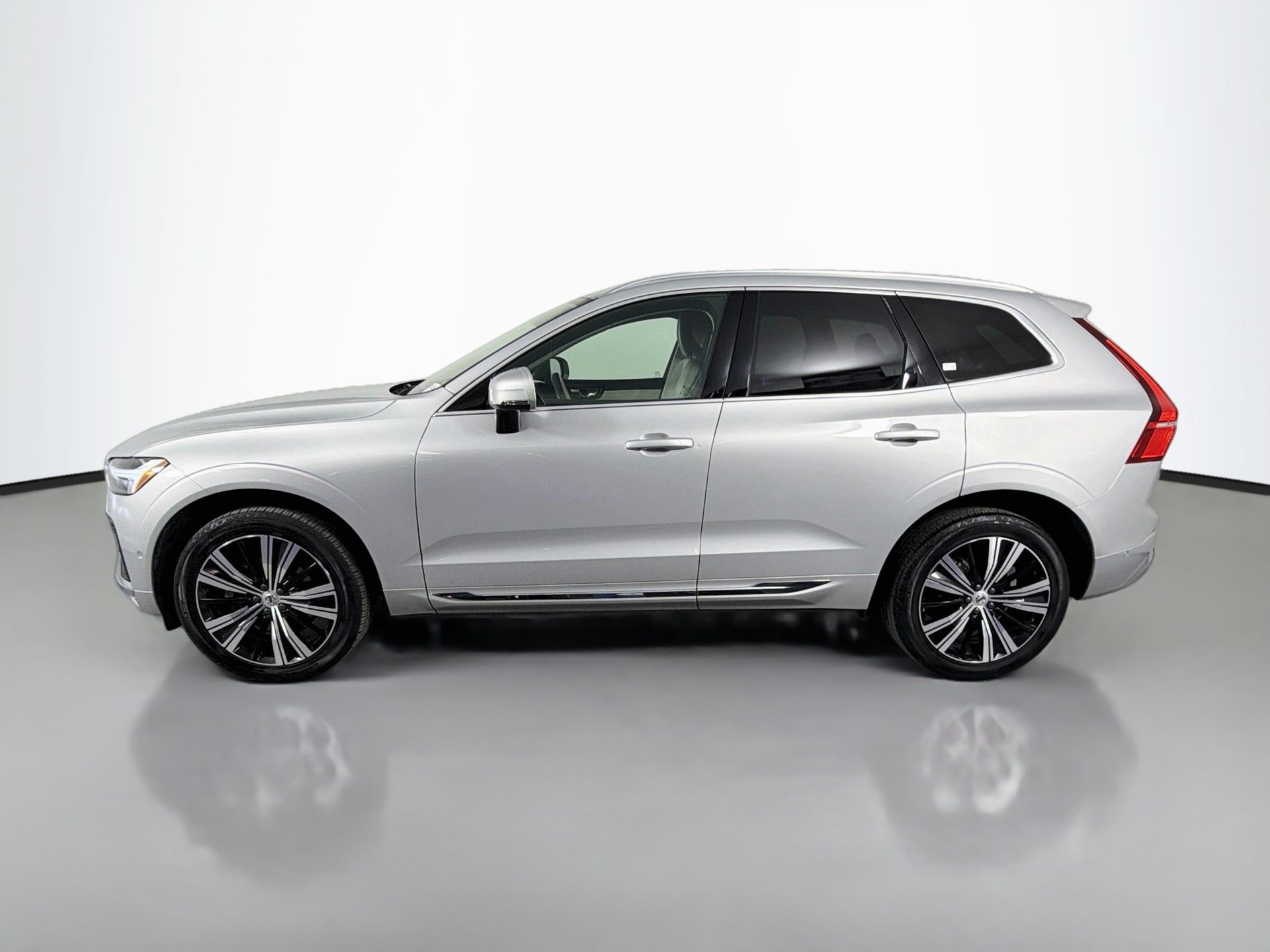 Certified 2023 Volvo XC60 B5 Ultimate w/ Climate Package FWD image 9