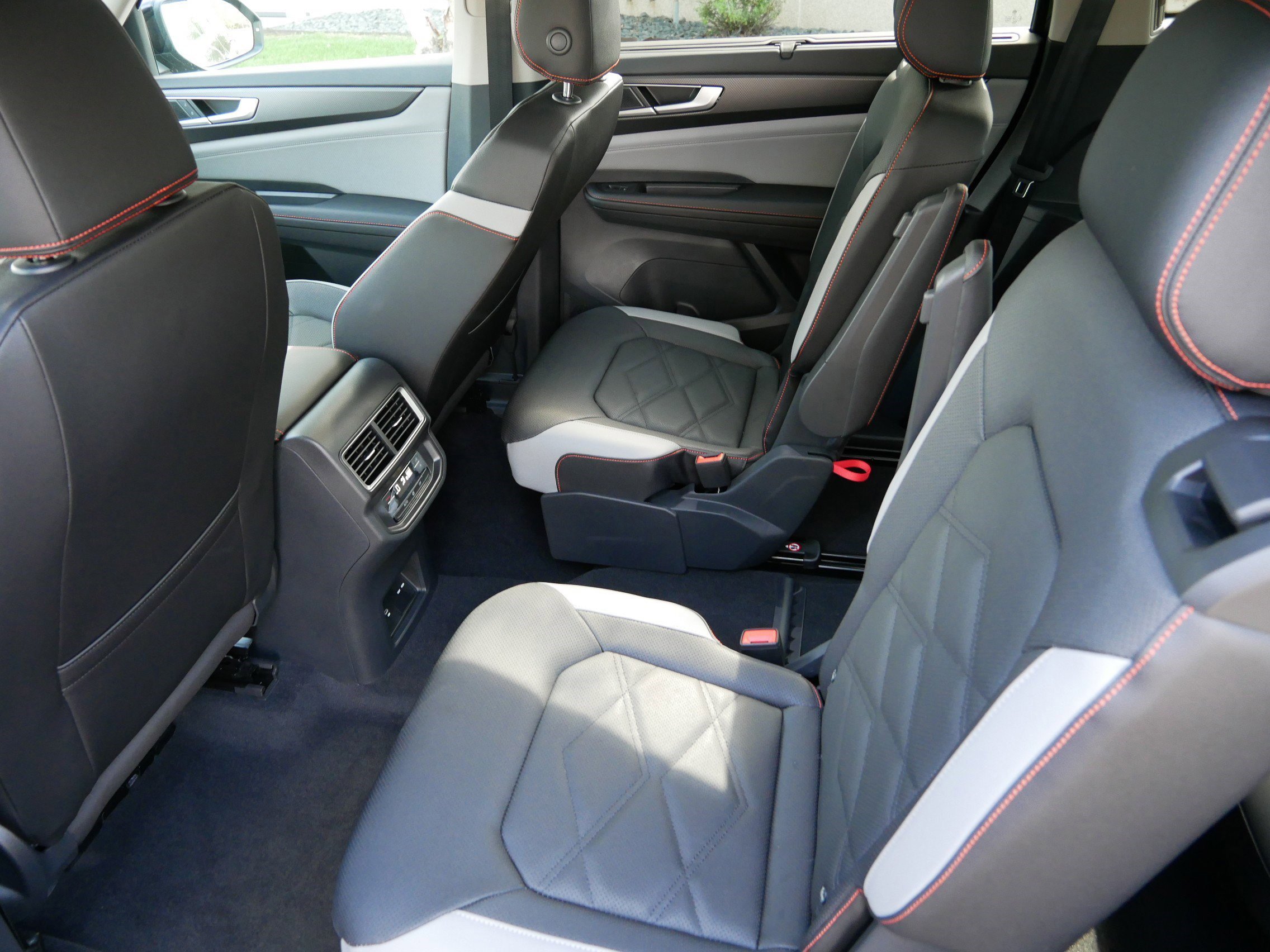 New 2026 Volkswagen Atlas Peak Edition AWD/4WD image 8