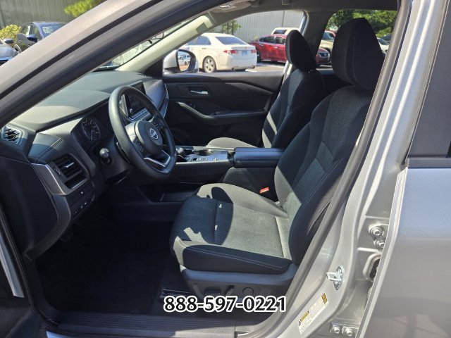 Used 2024 Nissan Rogue SV FWD image 10
