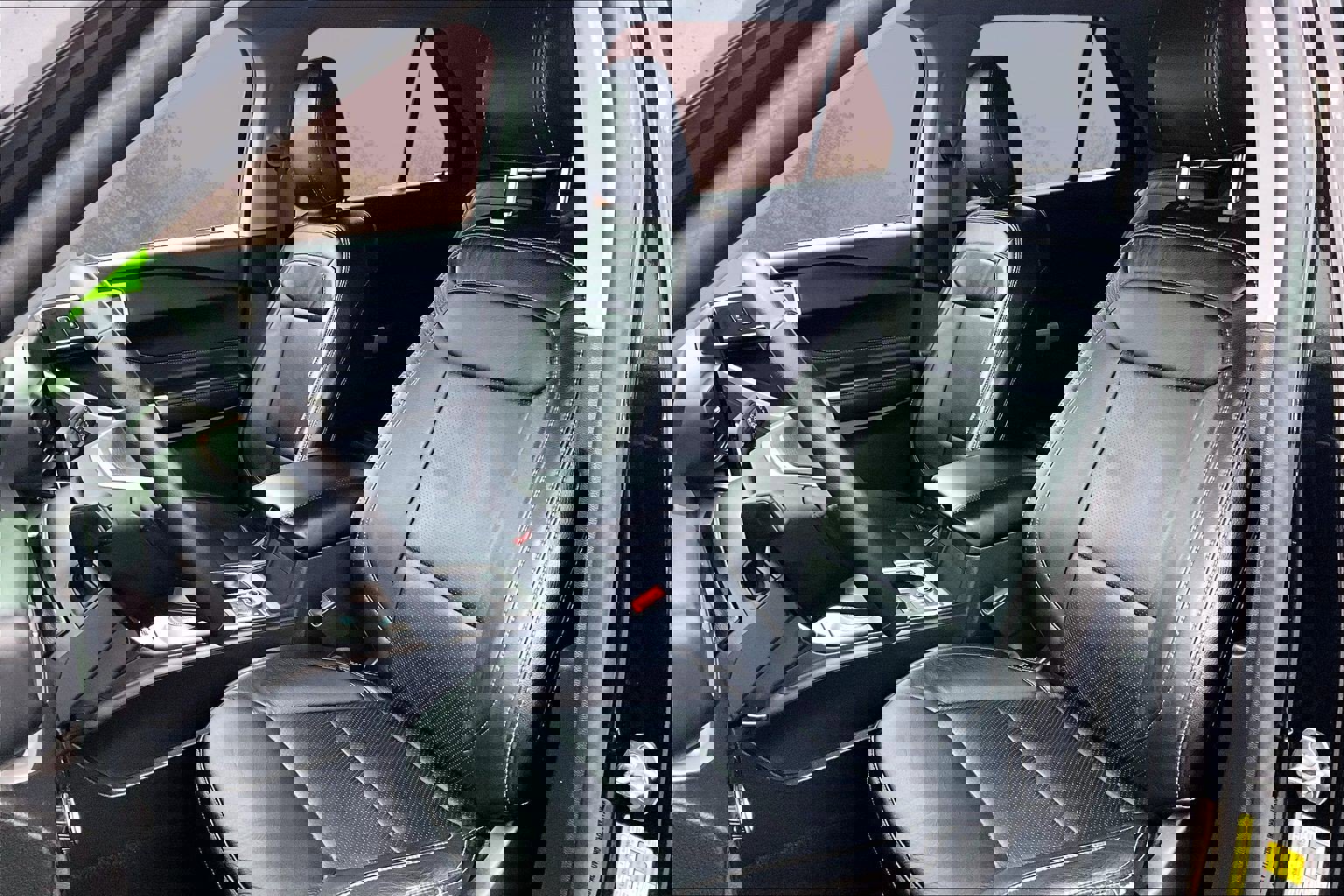 Used 2024 Ford Explorer XLT image 25