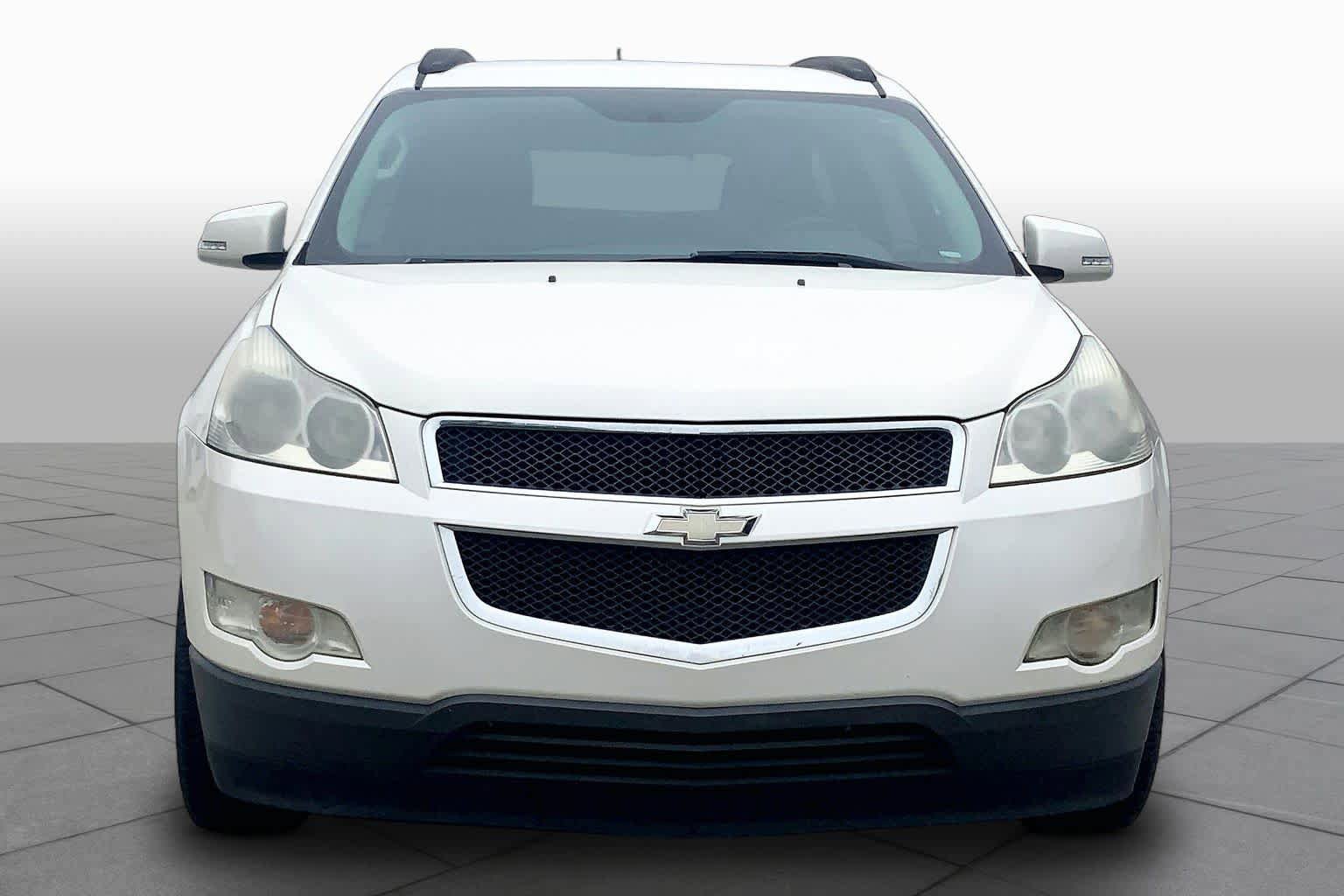 Used 2011 Chevrolet Traverse LT w/ White Premiere Package FWD image 3