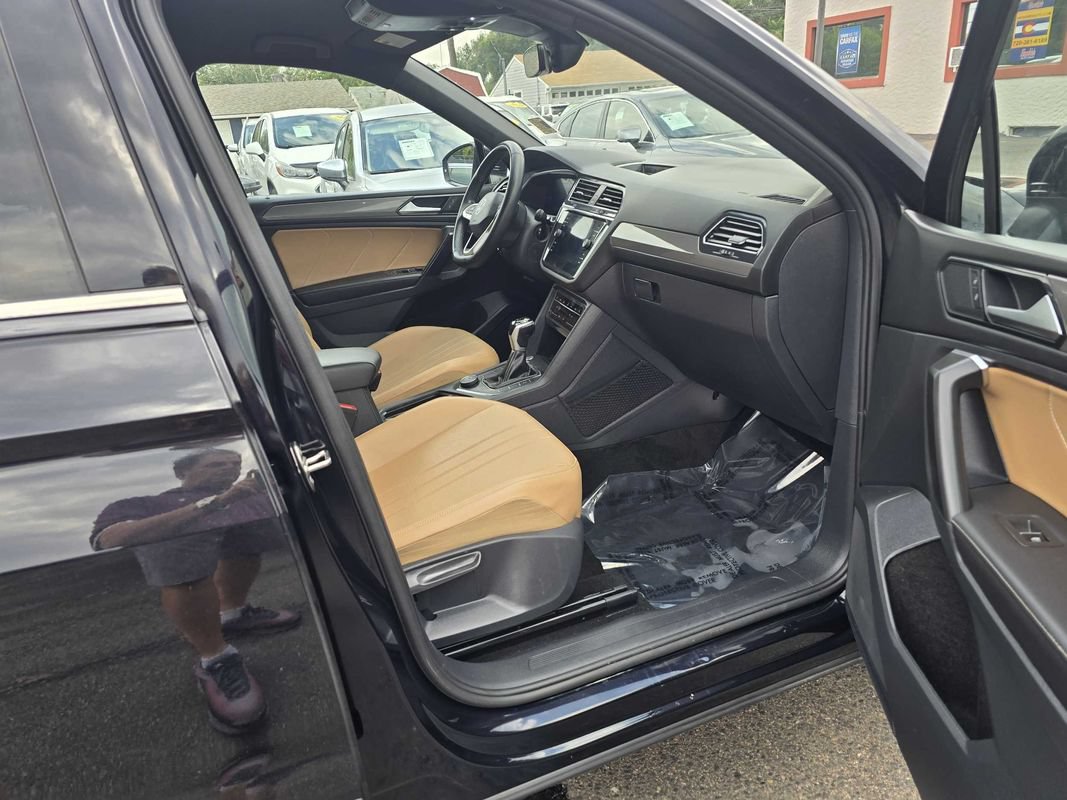 Used 2023 Volkswagen Tiguan SE AWD/4WD image 39