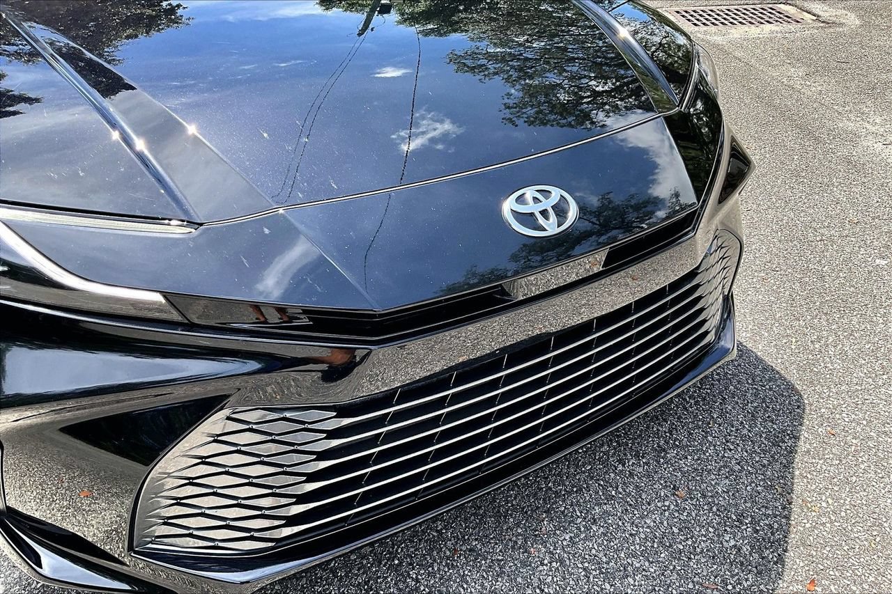 Used 2025 Toyota Camry XLE FWD image 32