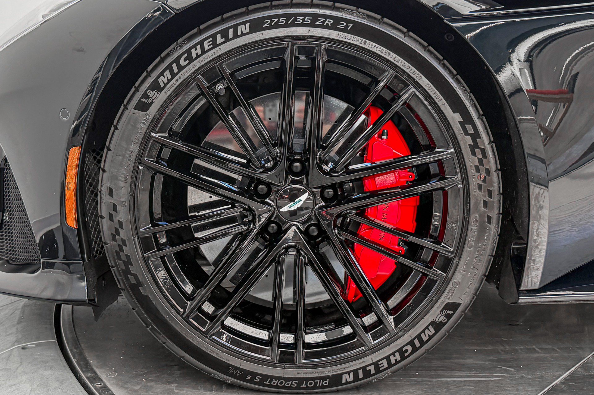 Used 2024 Aston Martin DB12 Coupe RWD image 10