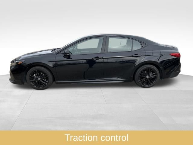 Used 2025 Toyota Camry SE image 4