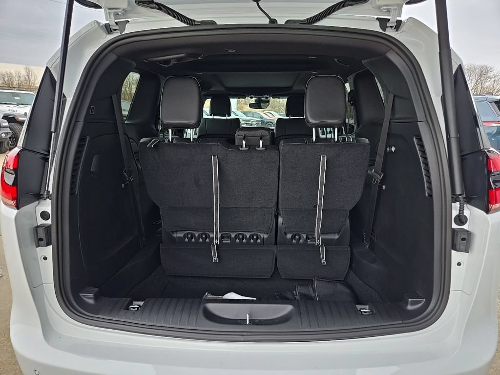 New 2026 Chrysler Pacifica Select w/ S Appearance Package FWD image 96