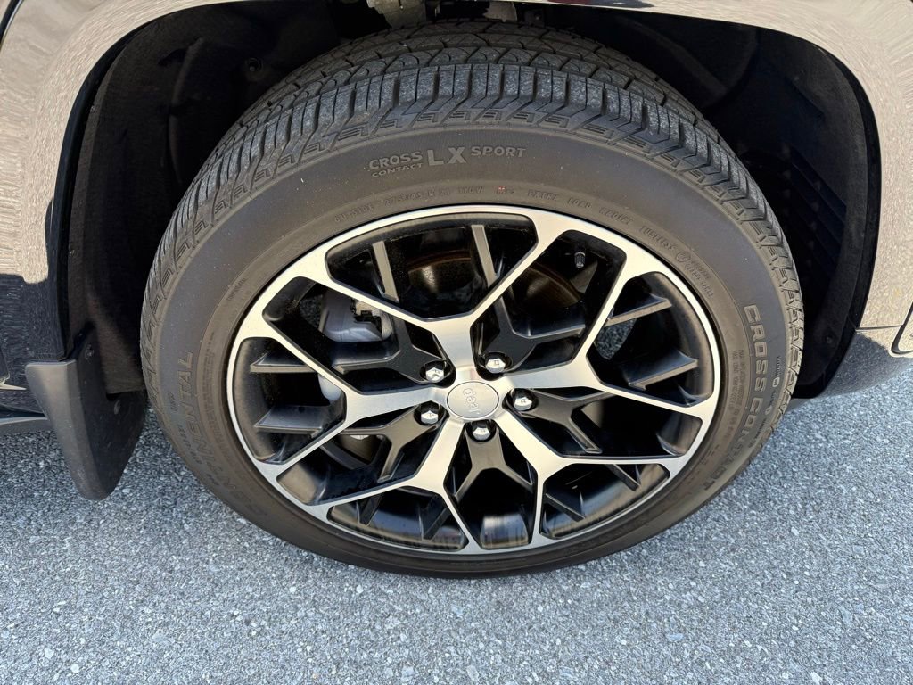 Certified 2024 Jeep Grand Cherokee Summit AWD/4WD image 11