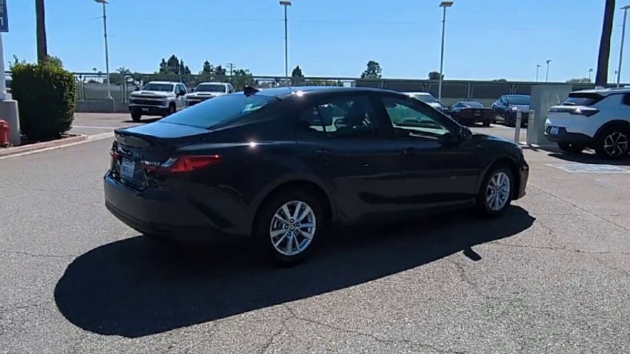 Used 2025 Toyota Camry LE image 8