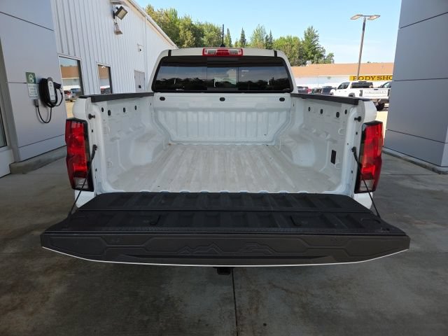 Used 2024 Chevrolet Colorado Trail Boss w/ Technology Package AWD/4WD image 23