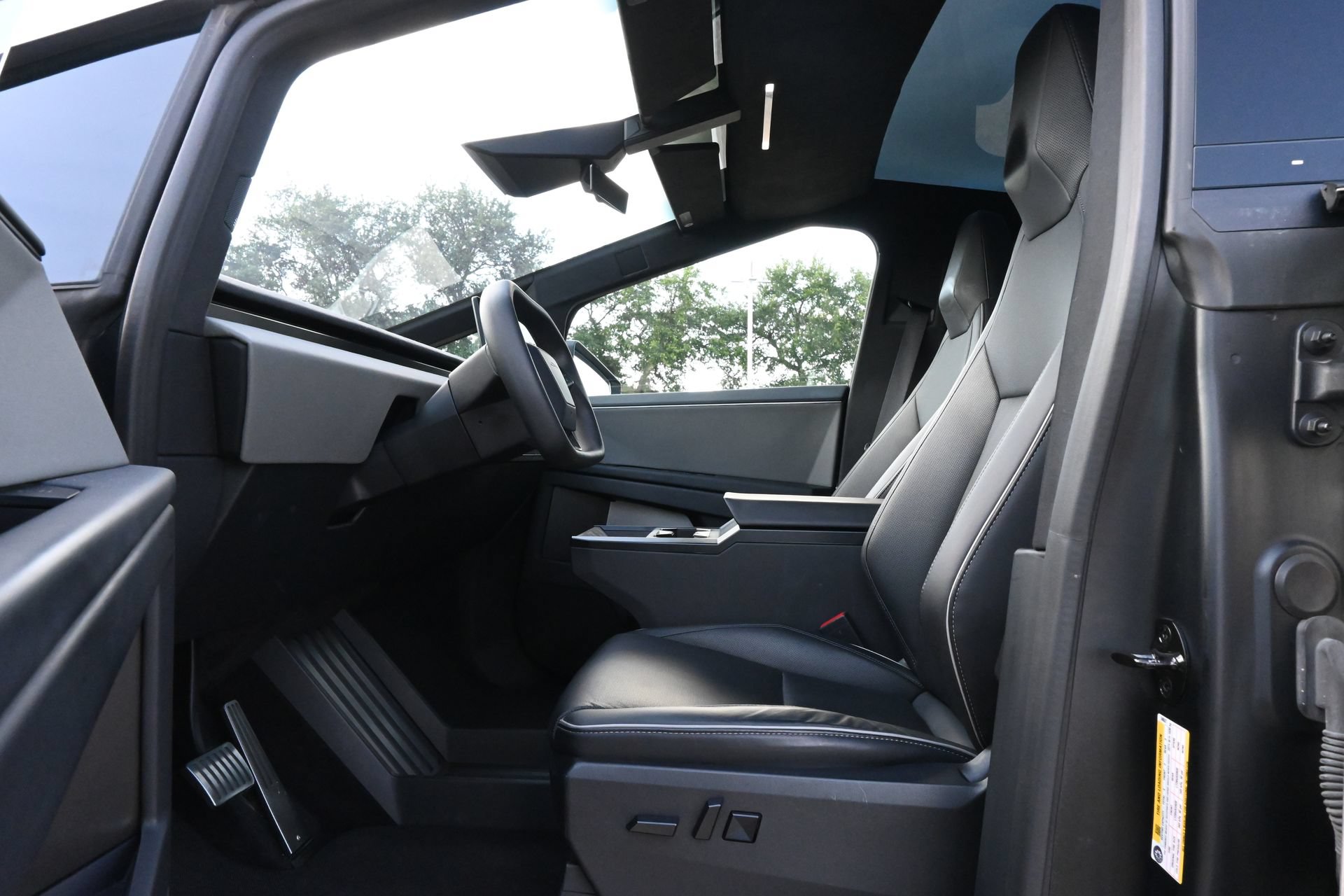 Used 2024 Tesla Cybertruck Cyberbeast AWD/4WD image 17