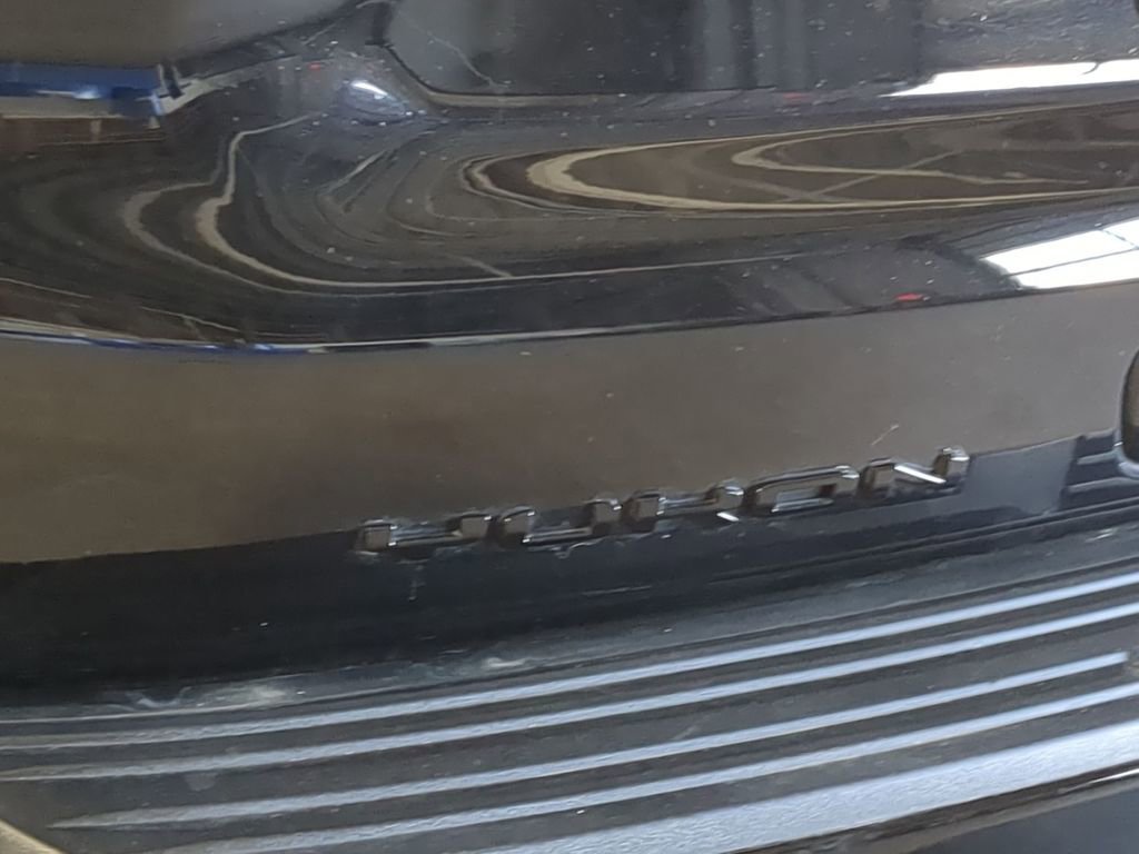 Used 2024 GMC Yukon XL AT4 image 16