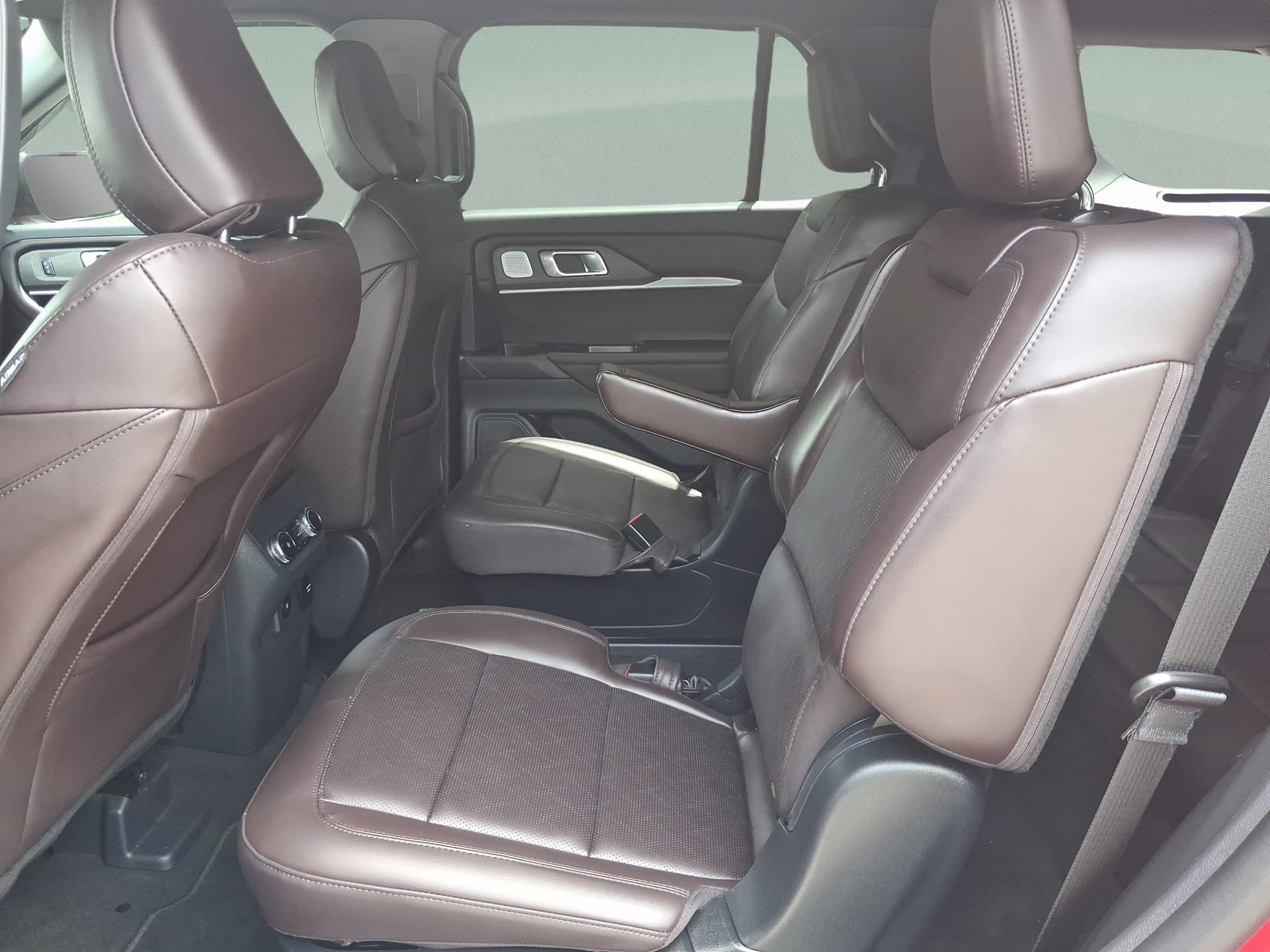 Used 2026 Ford Explorer Platinum RWD image 24