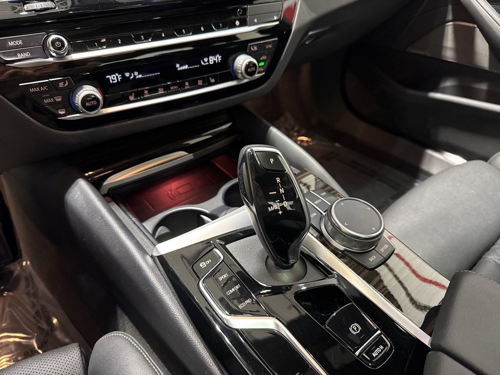 Used 2022 BMW 530i xDrive w/ Premium Package image 17