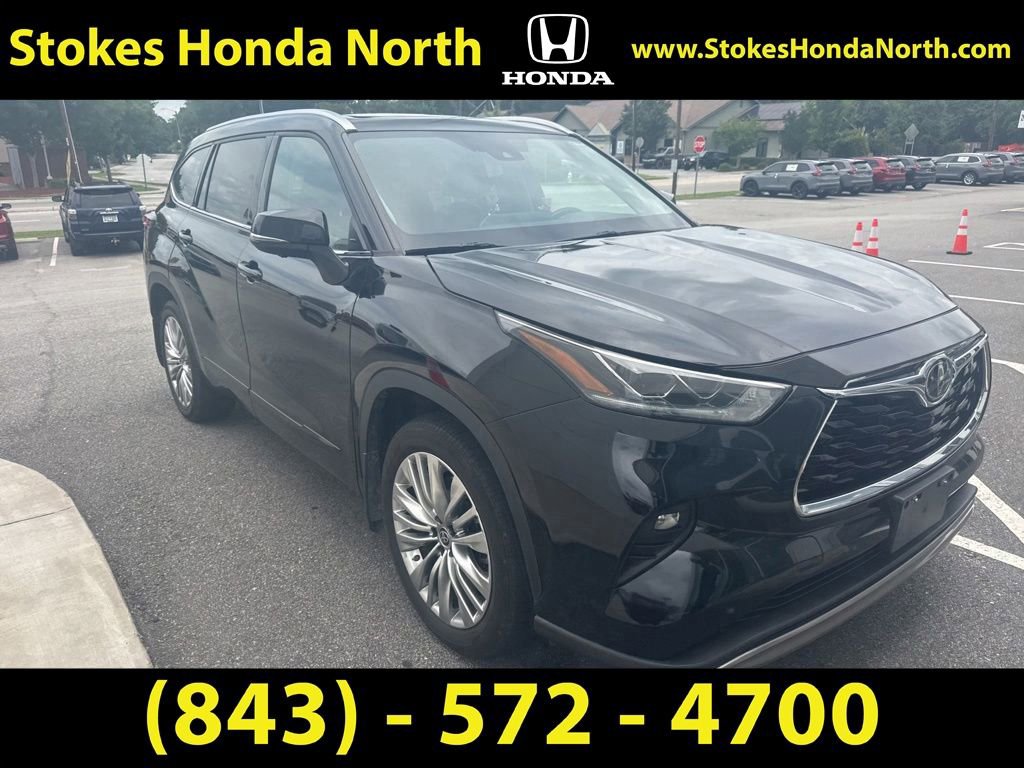 Used 2023 Toyota Highlander Platinum FWD image 6