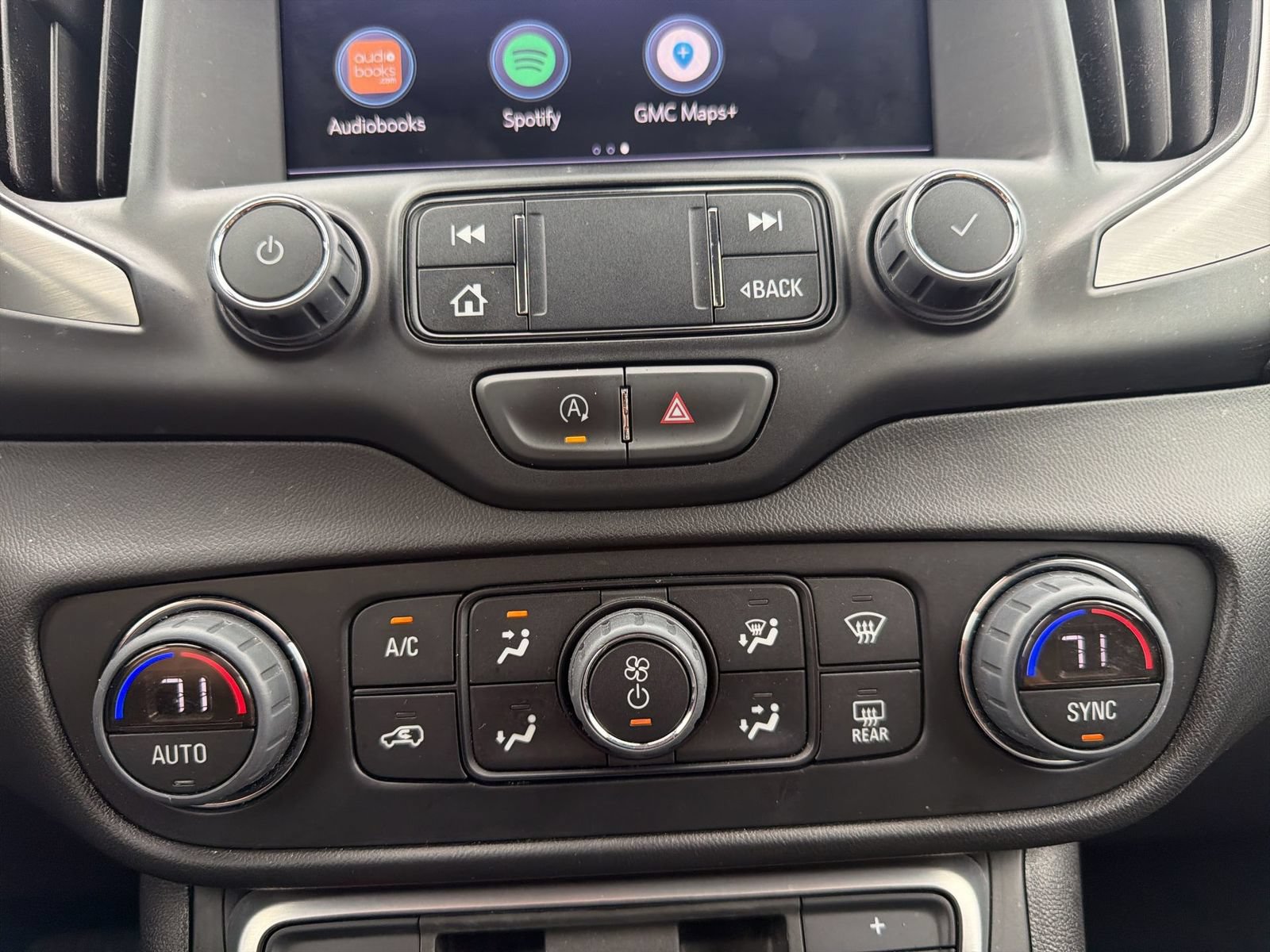 Used 2024 GMC Terrain SLT FWD image 19