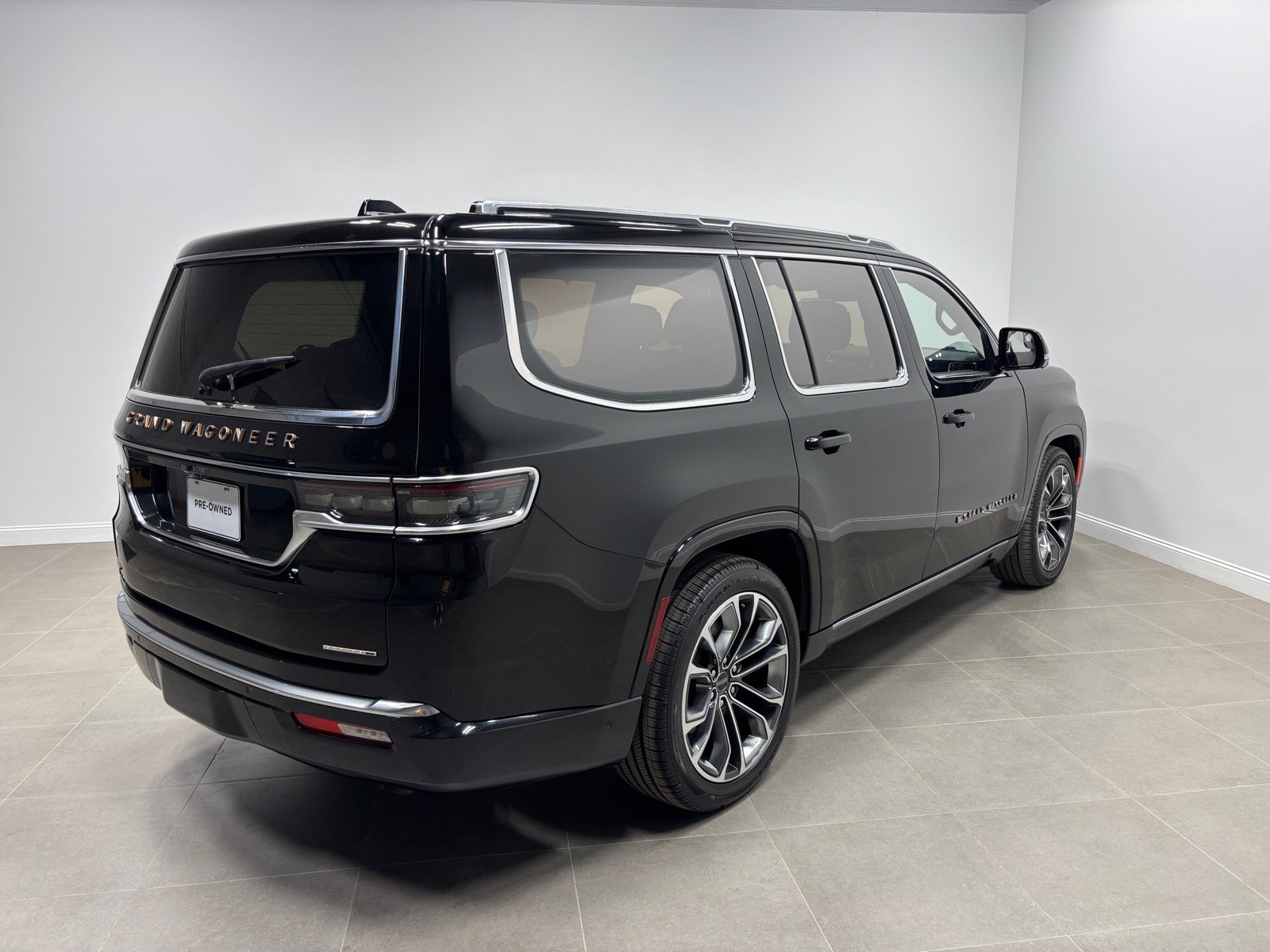 Used 2022 Jeep Grand Wagoneer Series III w/ Rear Seat Video Group 1 AWD/4WD image 6