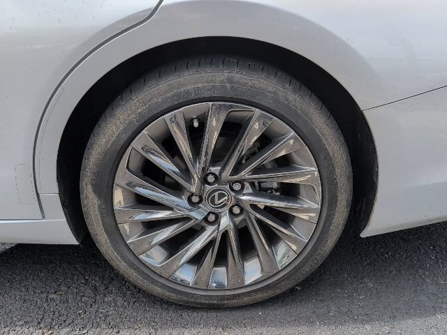 Used 2024 Lexus ES 300h w/ Technology Package FWD image 11