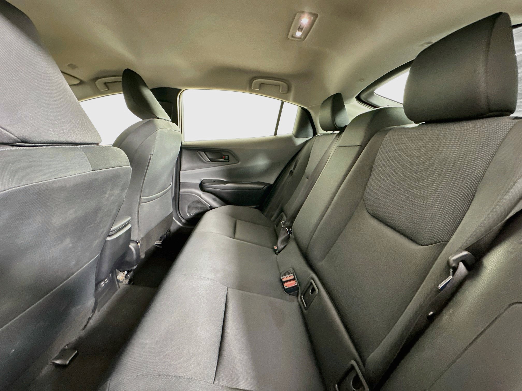Used 2025 Toyota Prius LE FWD image 27