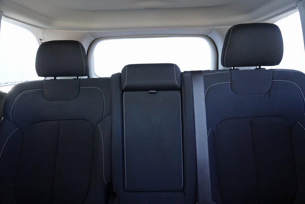 Used 2024 Jeep Grand Cherokee Laredo image 31