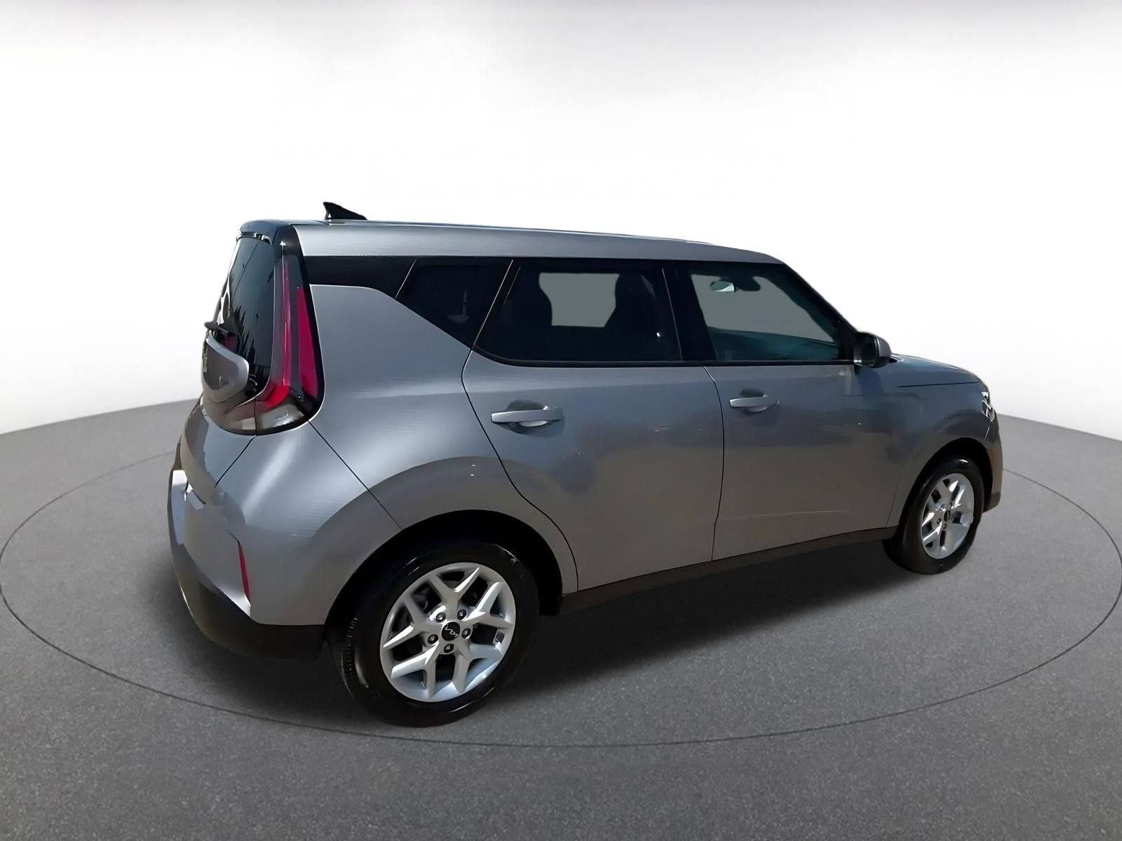 Used 2025 Kia Soul LX w/ LX Technology Package FWD image 11