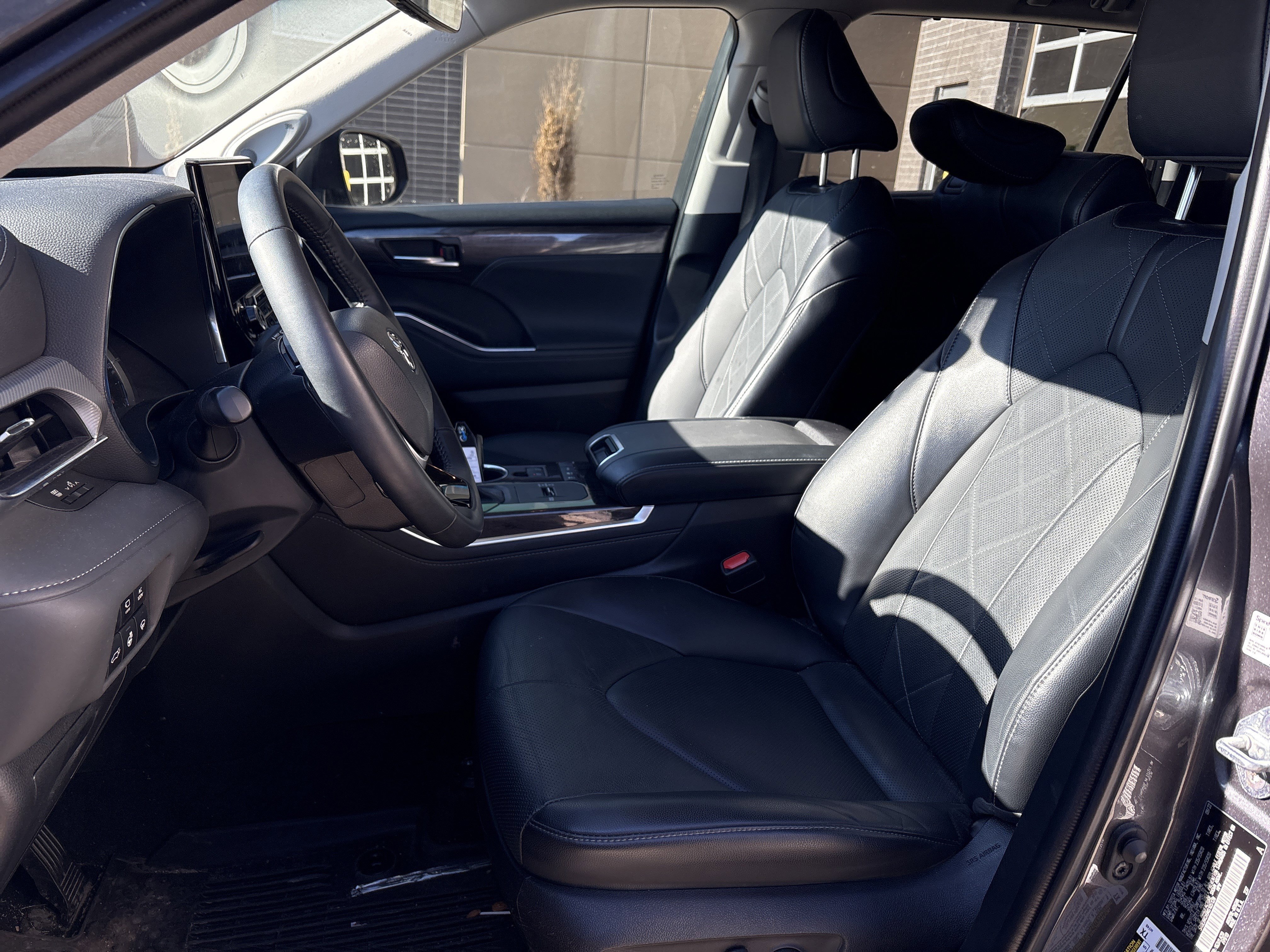 Used 2022 Toyota Highlander Platinum image 16