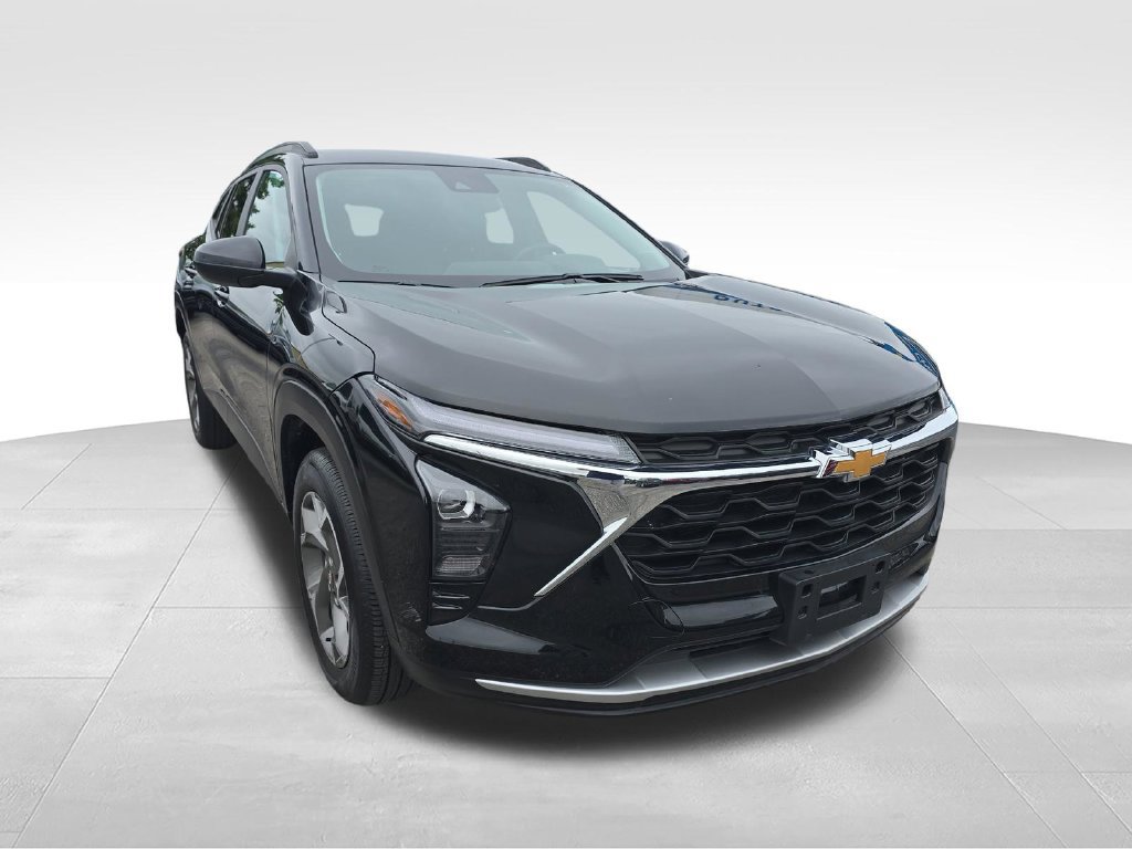 Used 2025 Chevrolet Trax LT w/ LT Convenience Package FWD image 8