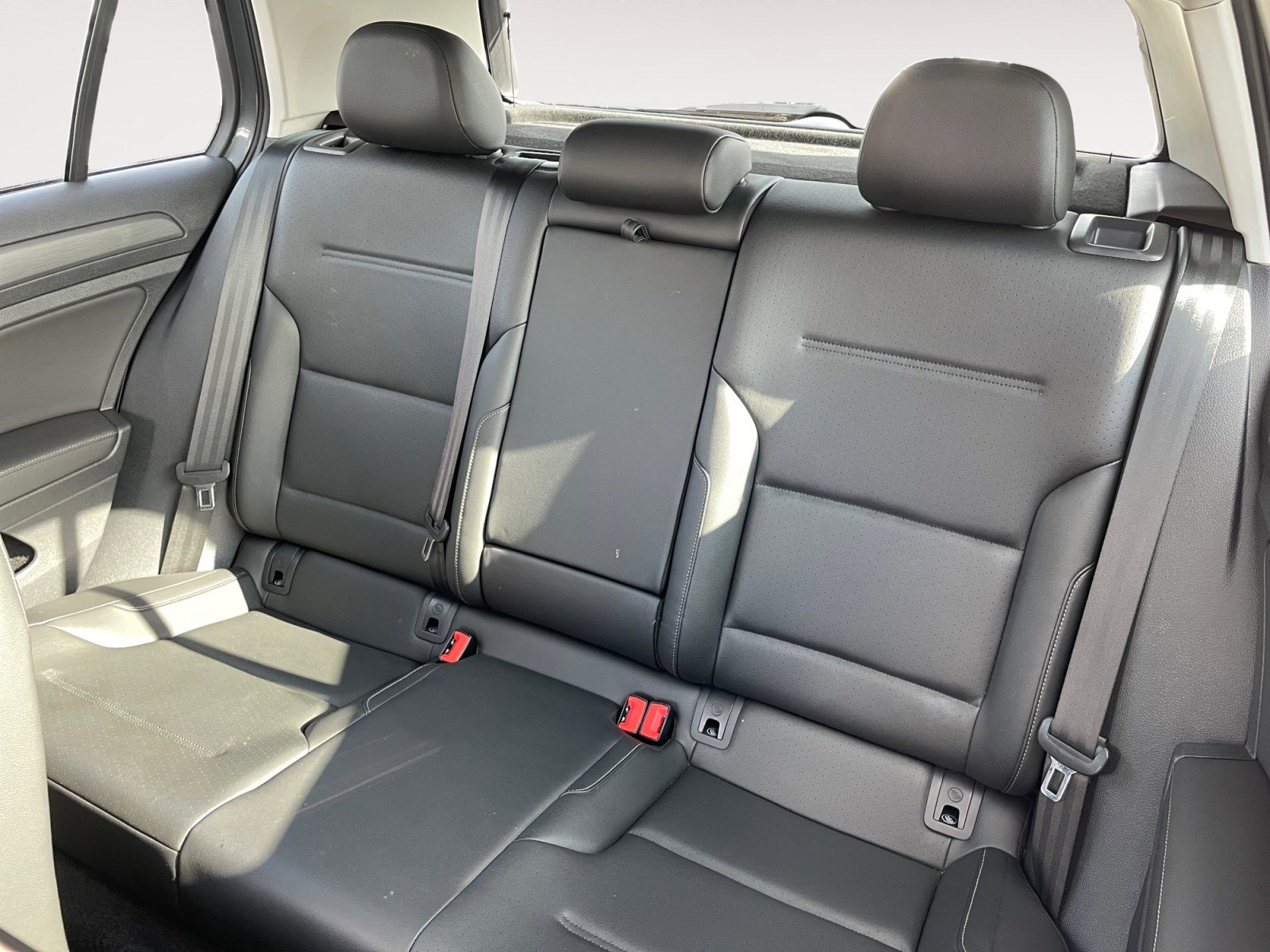 Used 2019 Volkswagen Golf SE w/ Driver Assistance Package image 11