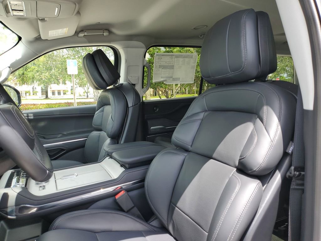 New 2026 Lincoln Navigator Premier AWD/4WD image 22