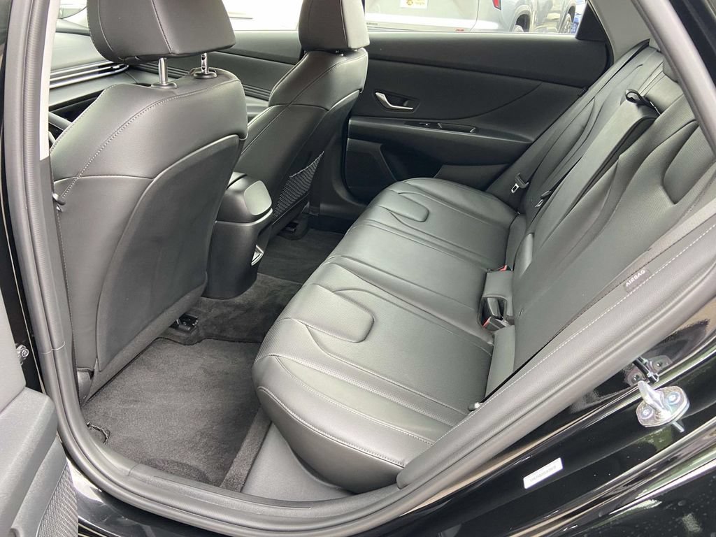 Used 2025 Hyundai Elantra Limited FWD image 20