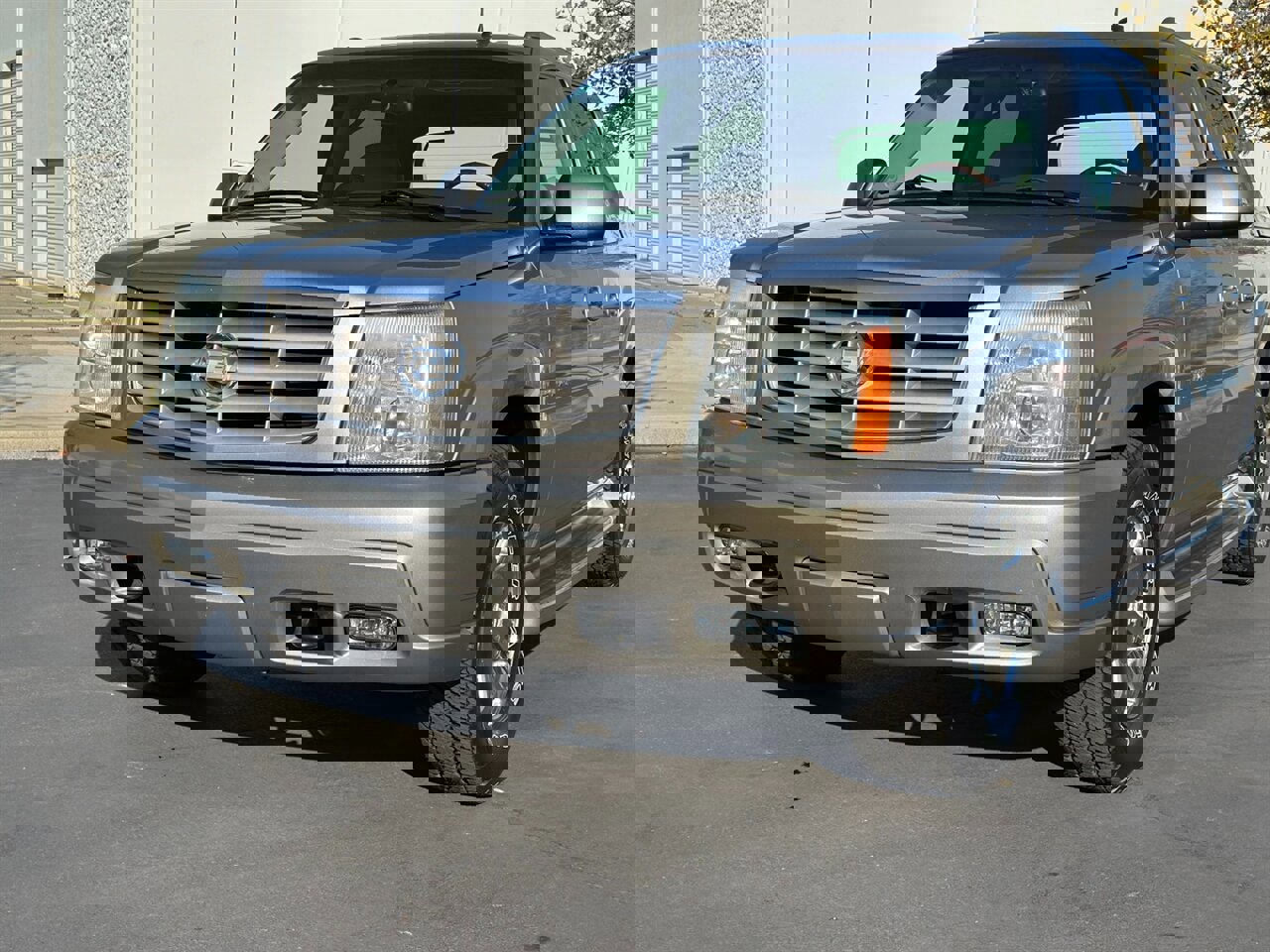 Used 2002 Cadillac Escalade EXT image 7