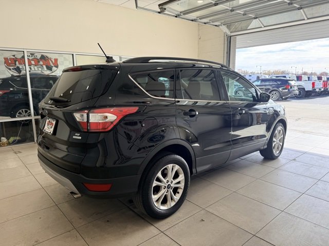 Used 2018 Ford Escape SE w/ SE Sync 3 Package image 4