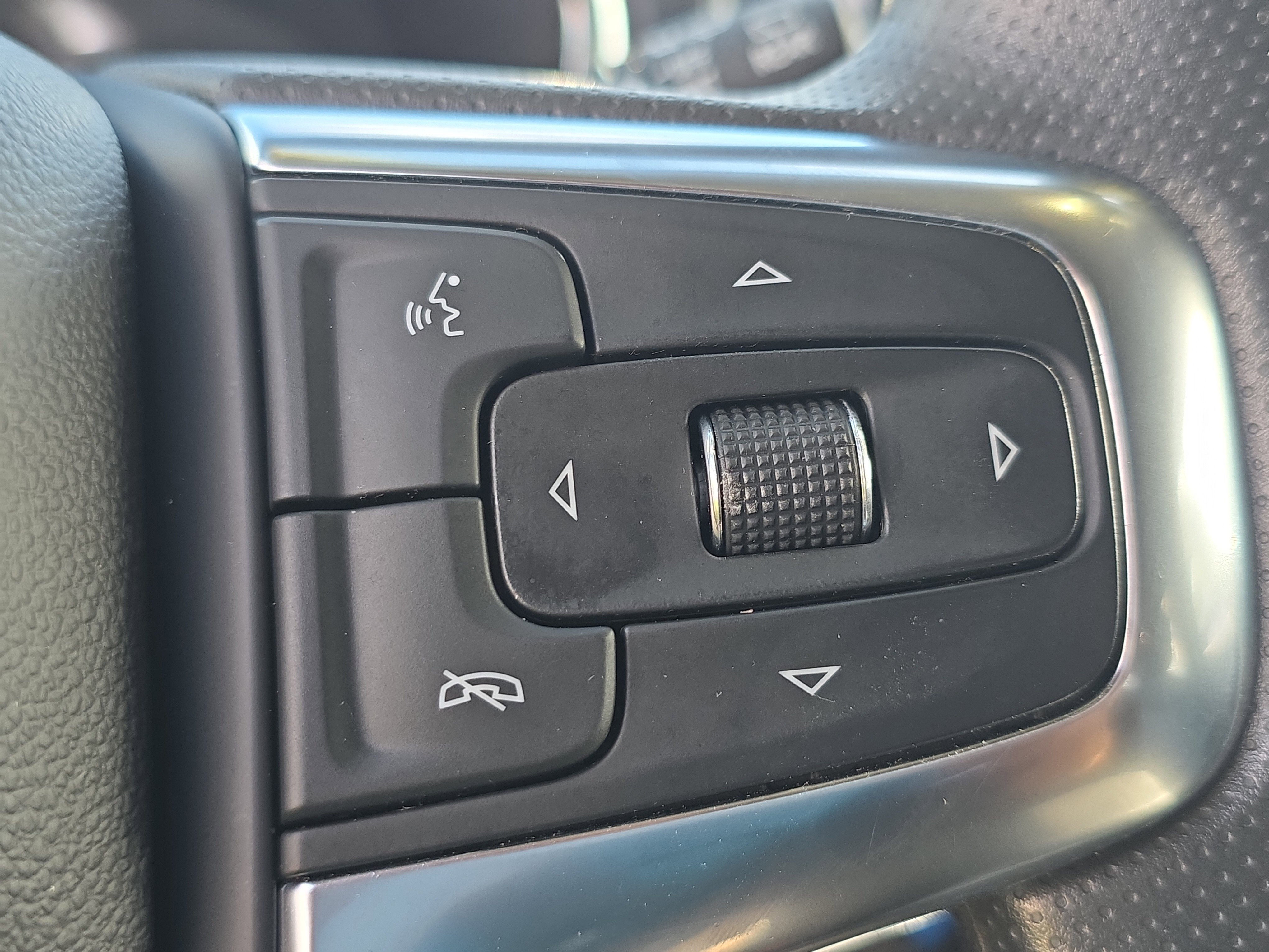 Used 2025 Chevrolet Blazer LT image 31