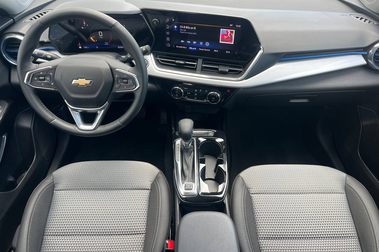 Used 2024 Chevrolet Trax LT w/ LT Convenience Package FWD image 10