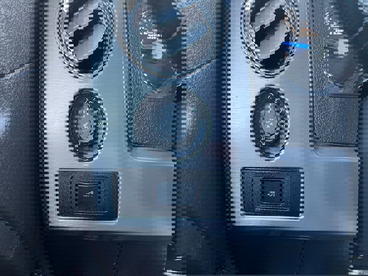 Used 2013 Ford F150 Limited image 23