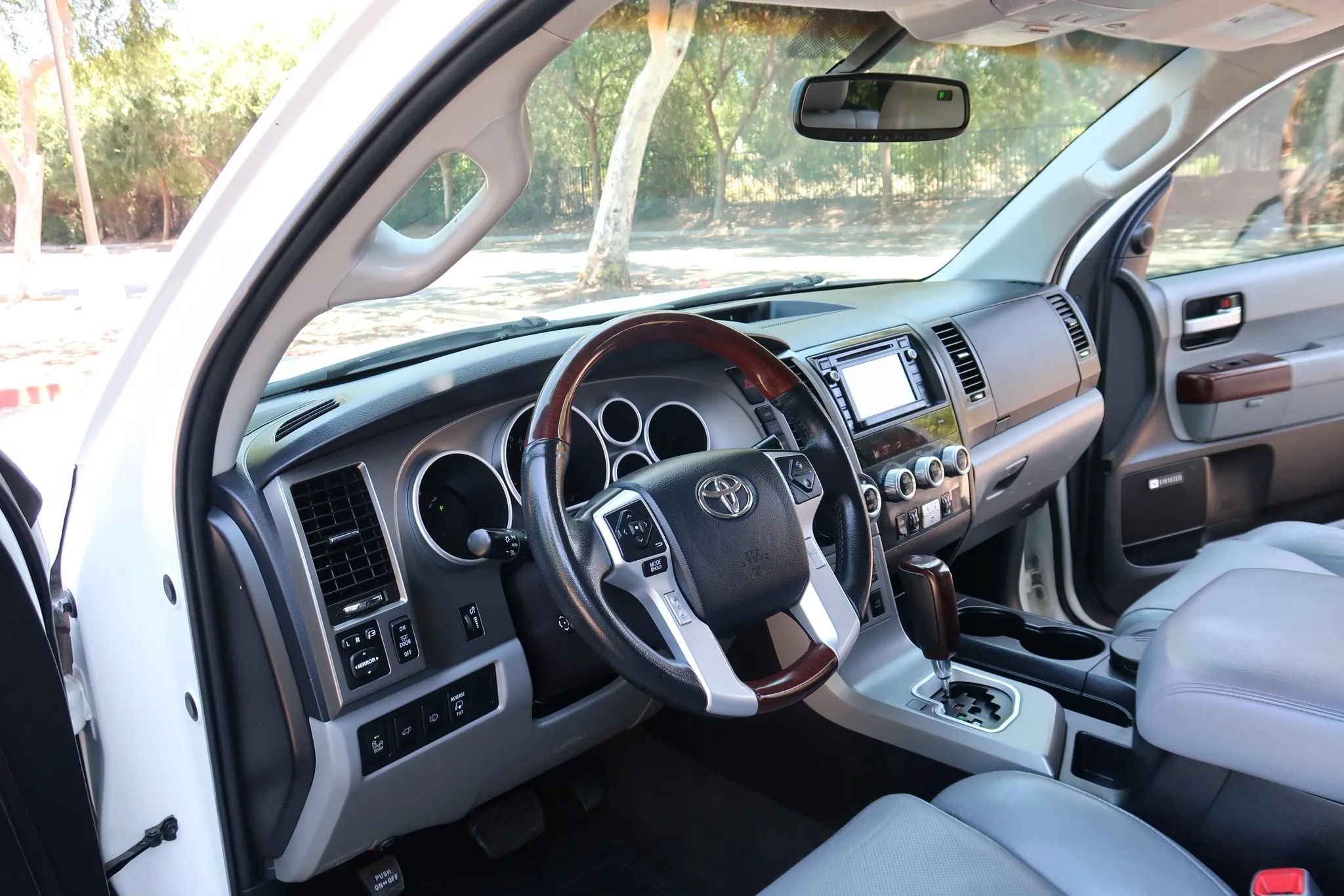 Used 2016 Toyota Sequoia Platinum RWD image 14