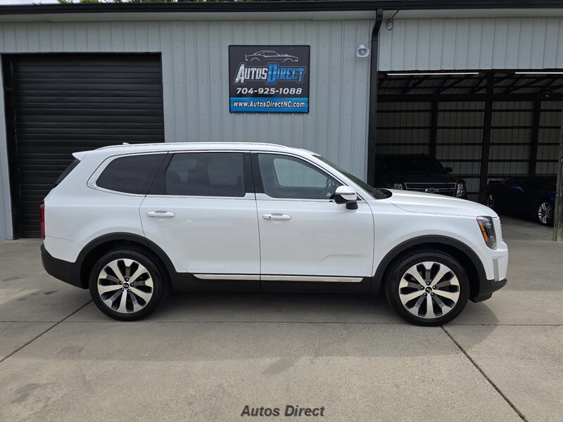 Used 2020 Kia Telluride EX w/ EX Premium Package FWD image 3