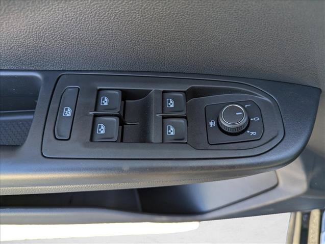 New 2026 Volkswagen Taos SE FWD image 10
