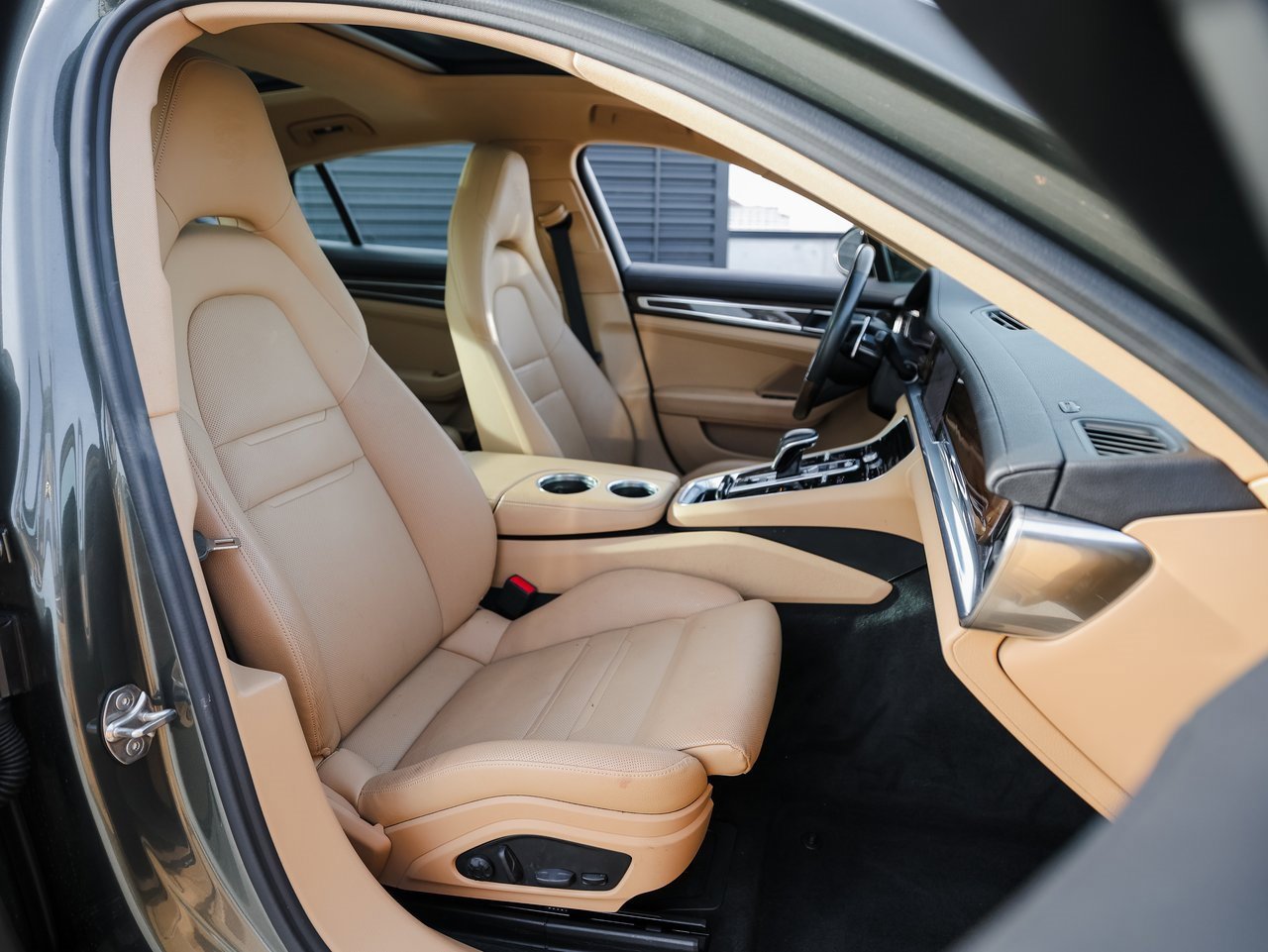 Certified 2023 Porsche Panamera Platinum Edition image 30