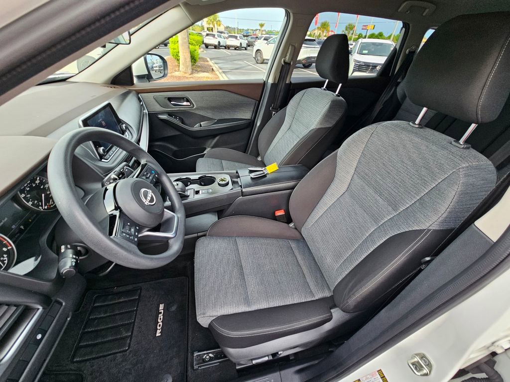 Used 2023 Nissan Rogue SV image 15
