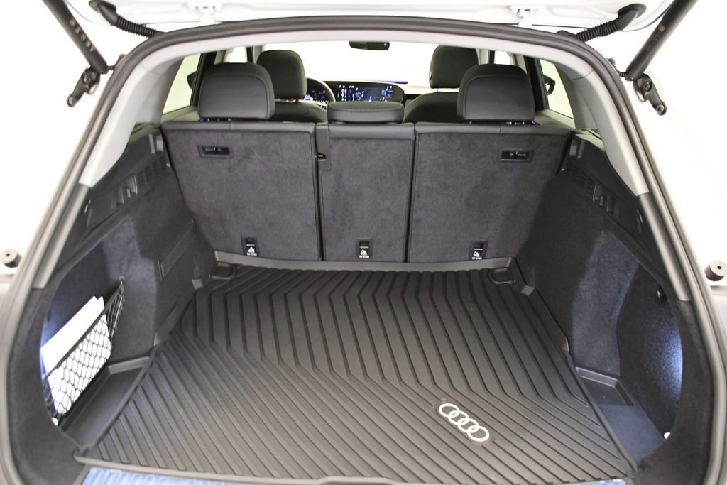 Used 2025 Audi Q5 Premium w/ Convenience Package image 55