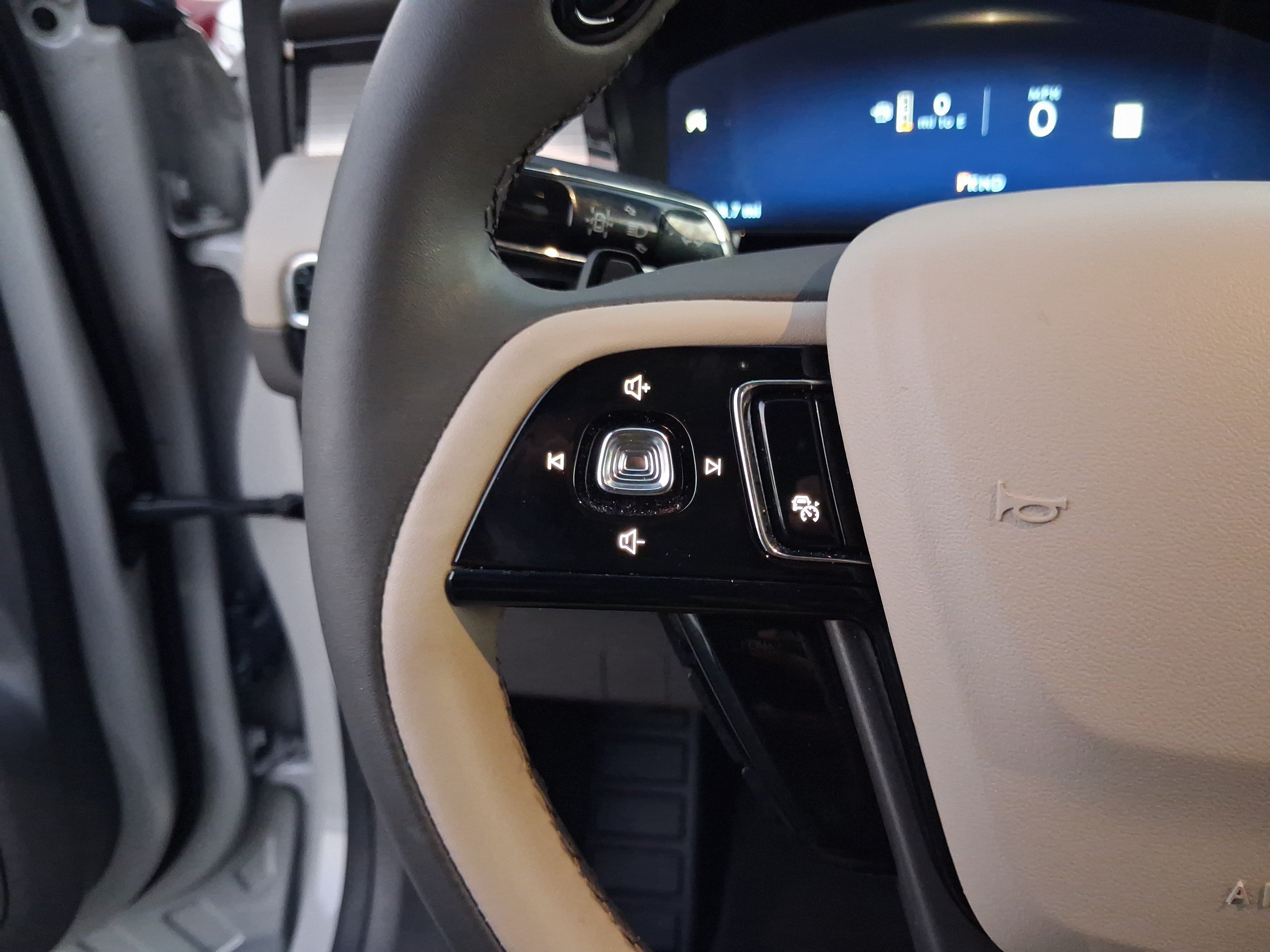 Certified 2024 Lincoln Corsair FWD image 16
