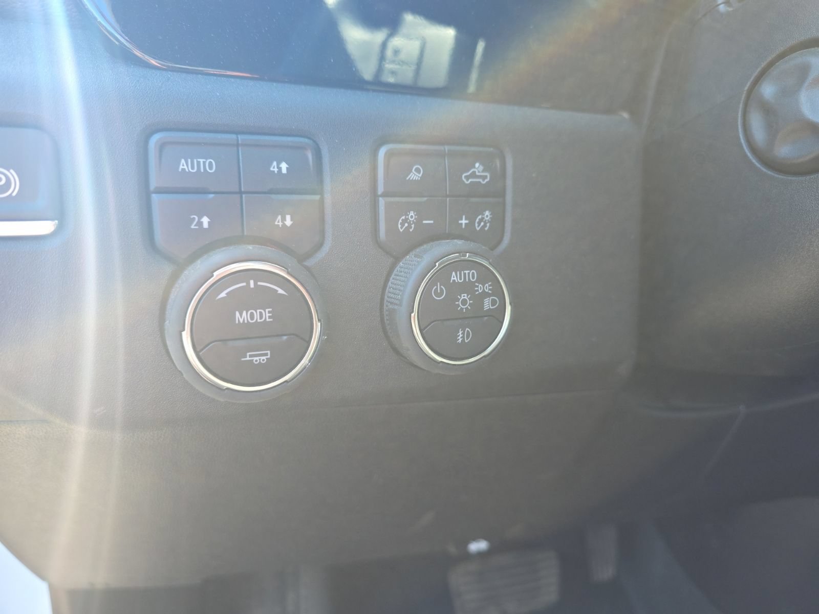 Used 2025 Chevrolet Silverado 1500 LTZ w/ Z71 Off-Road Package AWD/4WD image 13