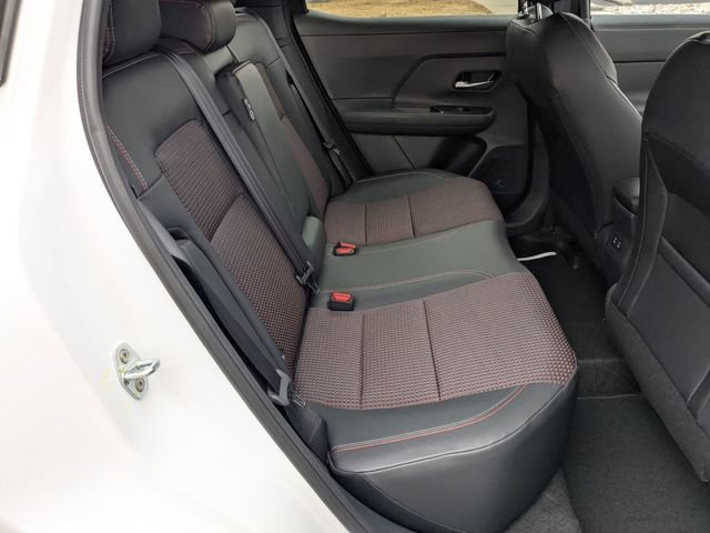 New 2026 Nissan Kicks SR w/ Cold Weather Package FWD image 28
